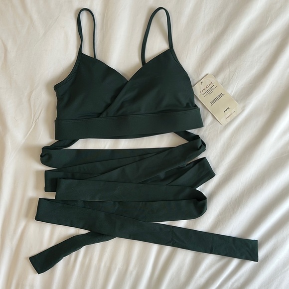 NEW Fabletics Nola Low-Impact Sports Bra Green size Small - Picture 2 of 10